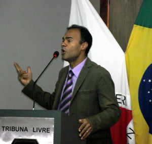 Problemas do Cartório de Registro de Imóveis de Divinópolis pode detonar uma guerra nuclear no exaltado pronunciamento de Marcos Vinicius marcos vinicius - cartorio 2